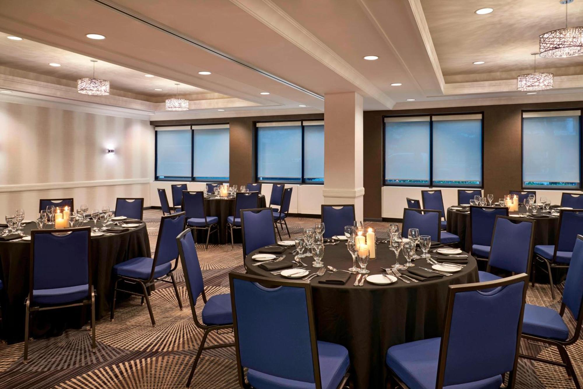 Hotel Courtyard By Marriott Downtown Toronto